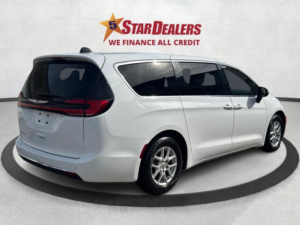 2023 Chrysler Pacifica 7 PASS HEATED SEATS LOADED WE FINANCE ALL CREDIT! Photo