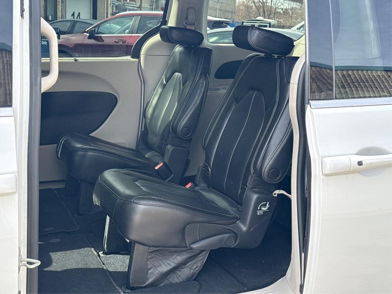 2023 Chrysler Pacifica 7 PASS HEATED SEATS LOADED WE FINANCE ALL CREDIT! Photo