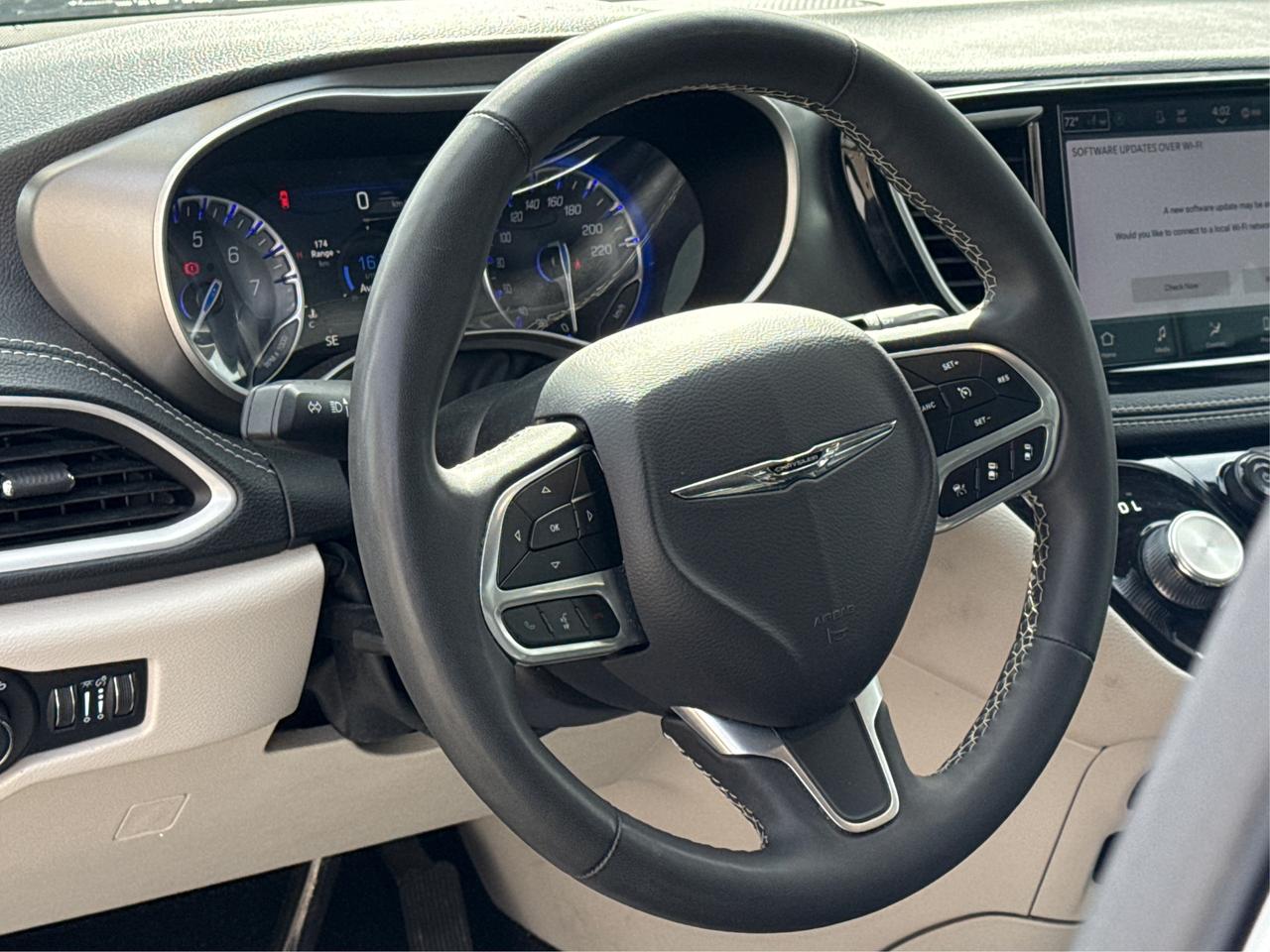 2023 Chrysler Pacifica 7 PASS HEATED SEATS LOADED WE FINANCE ALL CREDIT! Photo