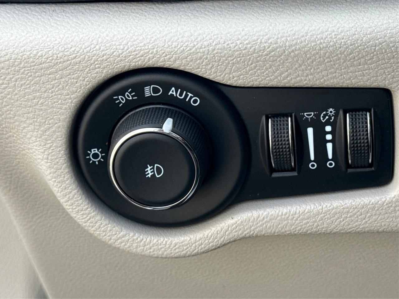 2023 Chrysler Pacifica 7 PASS HEATED SEATS LOADED WE FINANCE ALL CREDIT! Photo