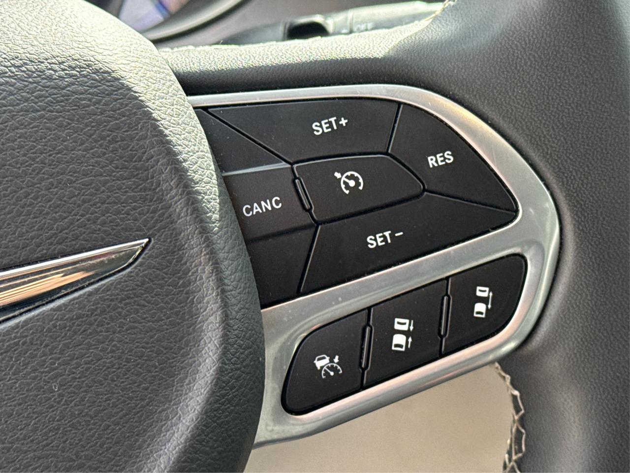 2023 Chrysler Pacifica 7 PASS HEATED SEATS LOADED WE FINANCE ALL CREDIT! Photo