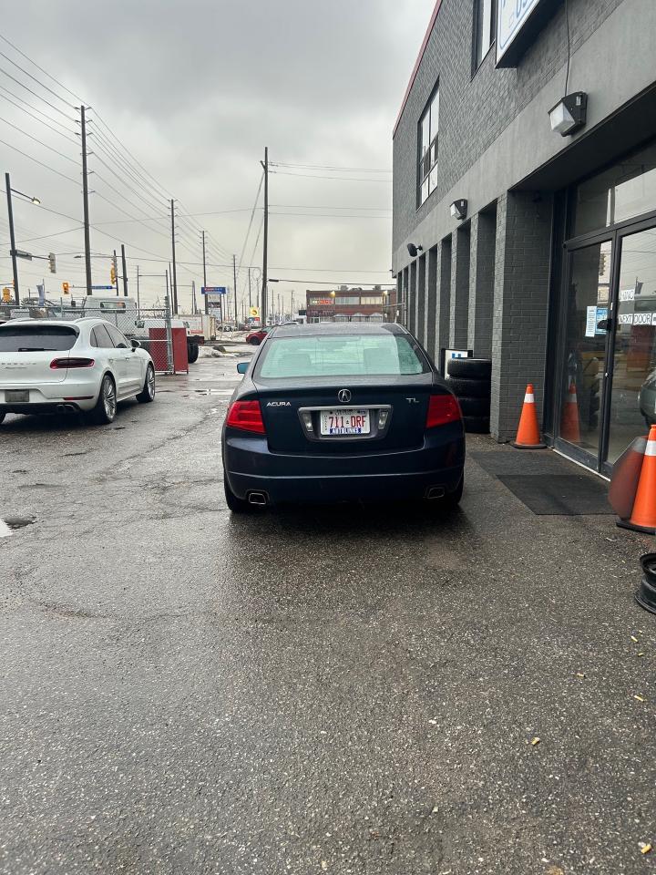 2005 Acura TL 4dr Sdn Auto   LOW KMS   ONE OWNER DEALER SERVICED Photo3