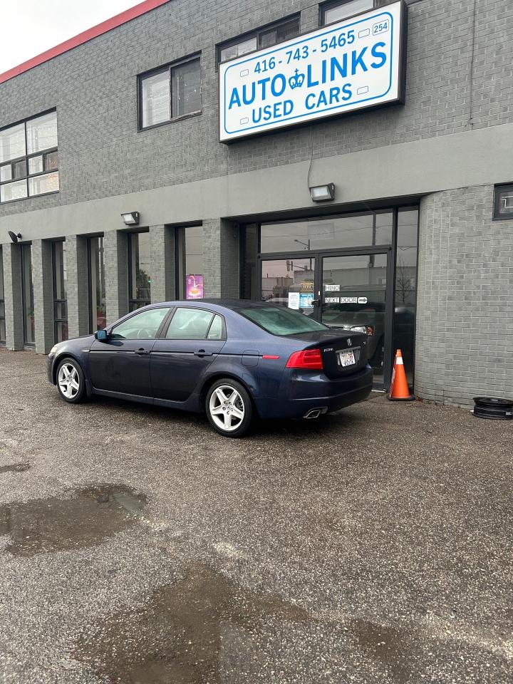 2005 Acura TL 4dr Sdn Auto   LOW KMS   ONE OWNER DEALER SERVICED Photo2