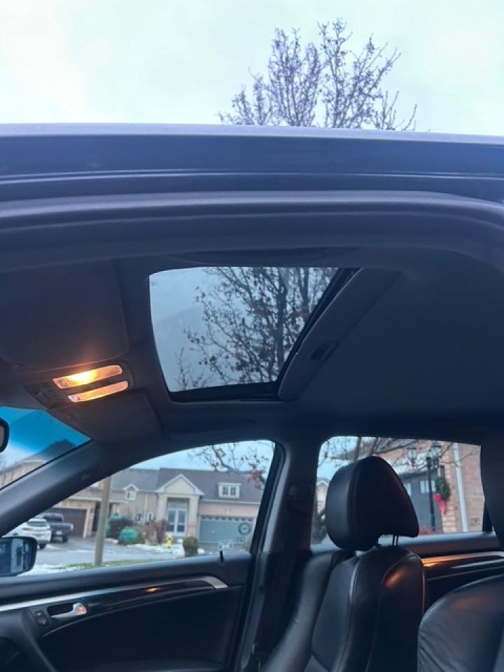 2005 Acura TL 4dr Sdn Auto   LOW KMS   ONE OWNER DEALER SERVICED Photo