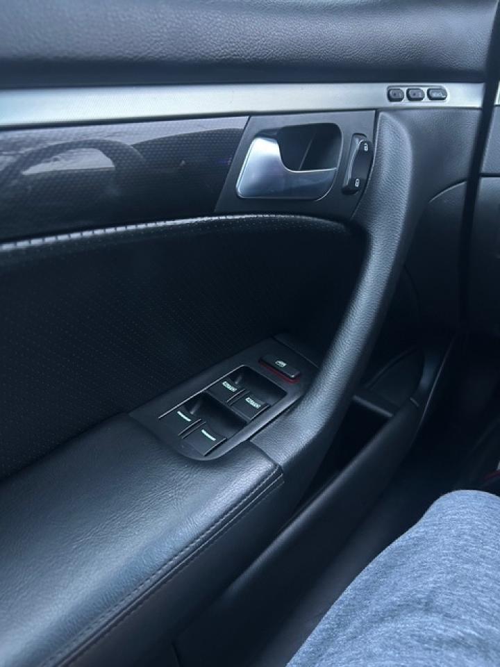 2005 Acura TL 4dr Sdn Auto   LOW KMS   ONE OWNER DEALER SERVICED Photo