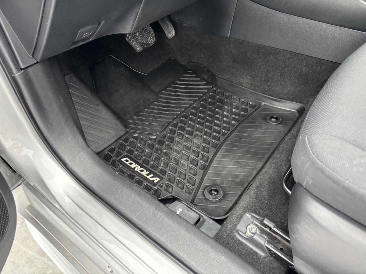 2023 Toyota Corolla LE HYBRID~38,000 KMS~CLEAN TITLE~ Photo