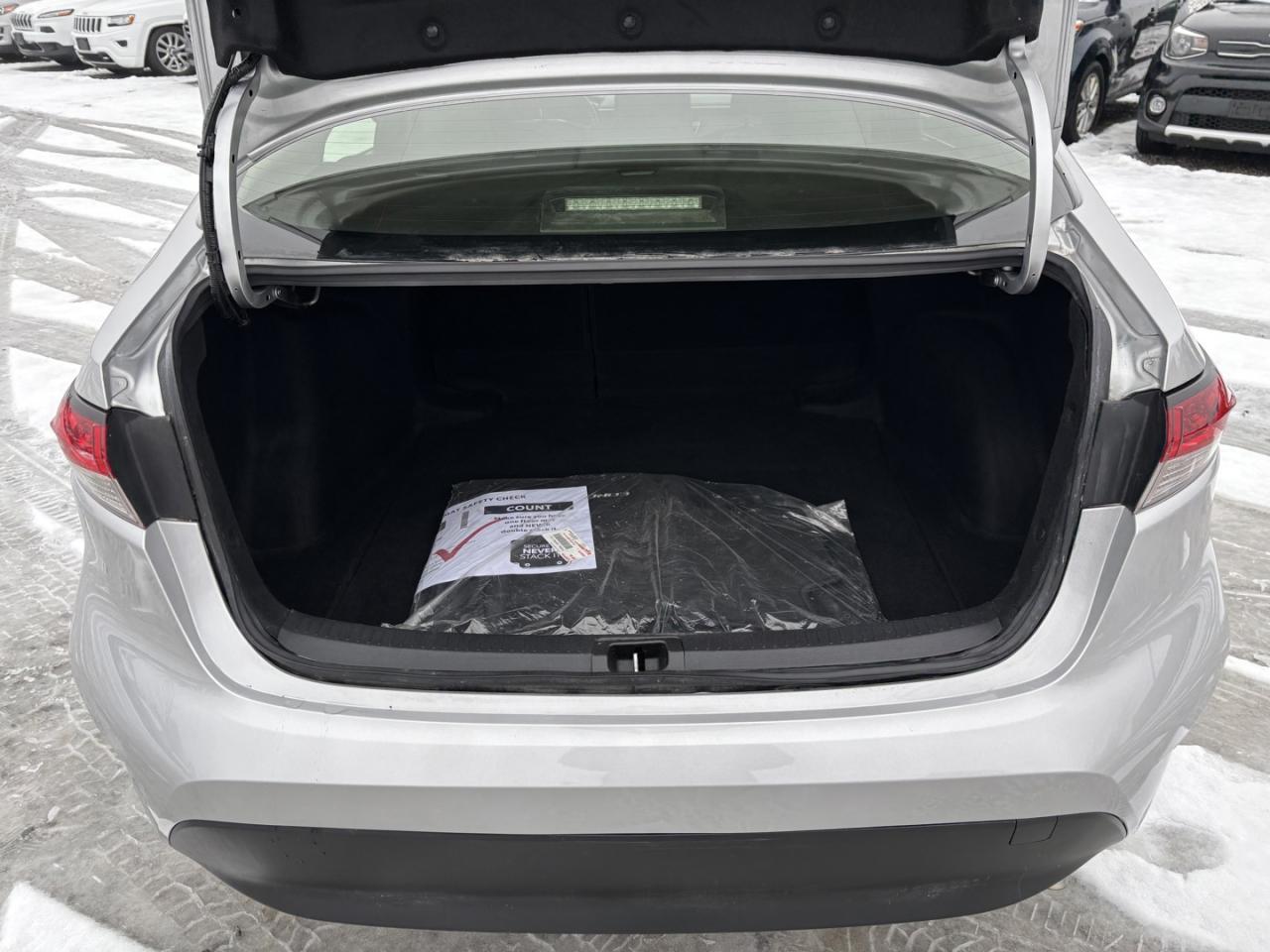 2023 Toyota Corolla LE HYBRID~38,000 KMS~CLEAN TITLE~ Photo