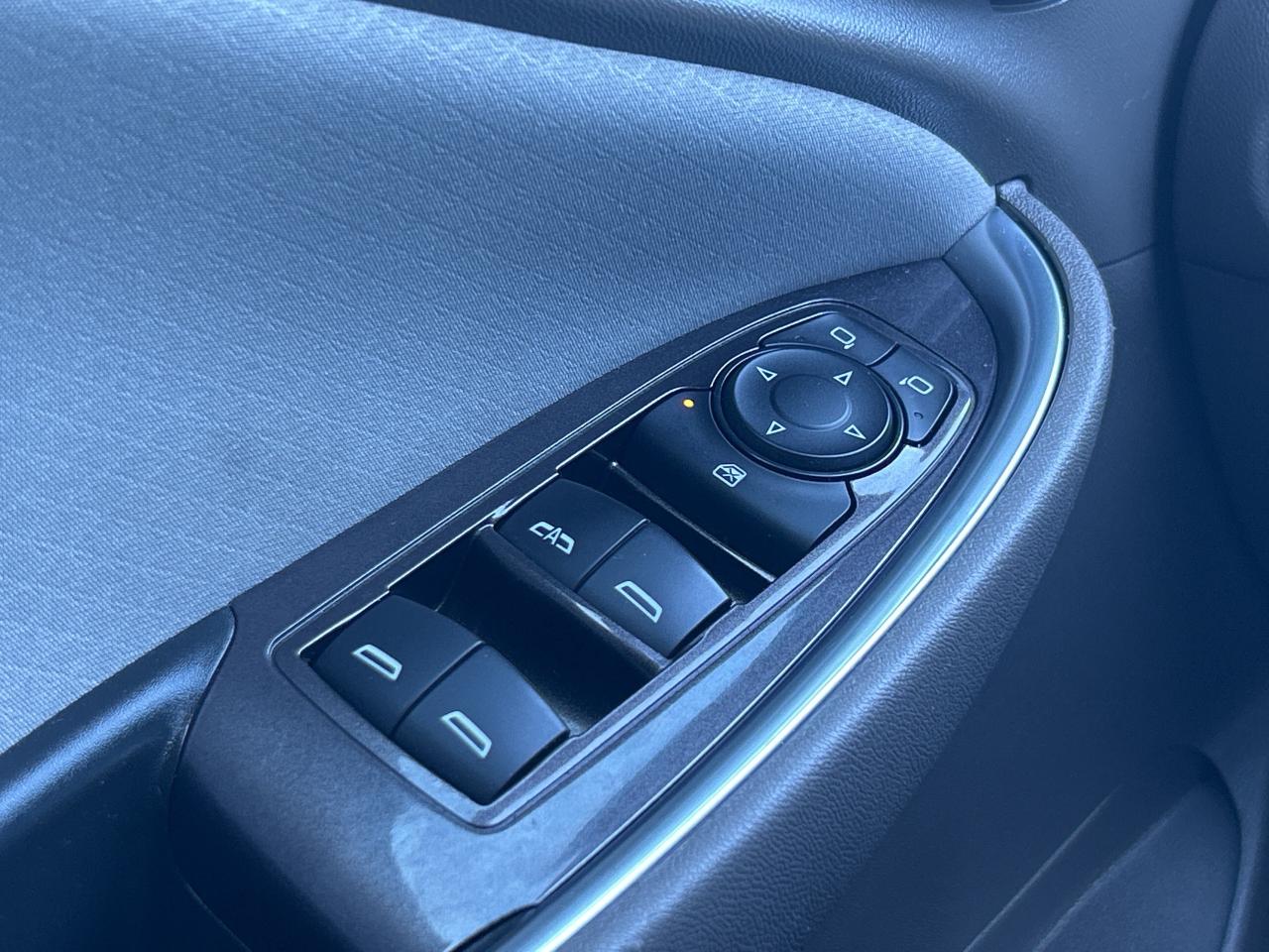 2020 Chevrolet Malibu LT   Clean Carfax Photo