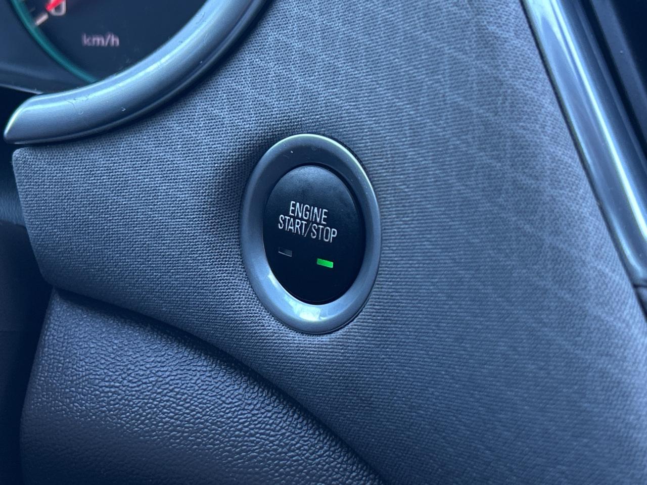 2020 Chevrolet Malibu LT   Clean Carfax Photo