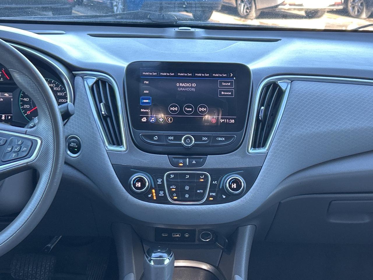 2020 Chevrolet Malibu LT   Clean Carfax Photo