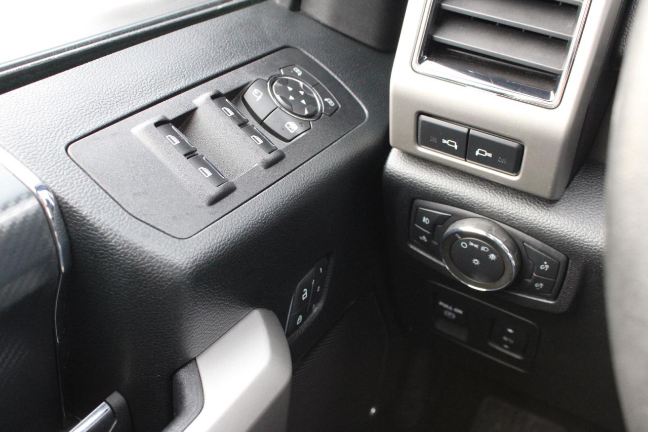 2020 Ford F-150 Lariat SuperCrew 4WD 5.0L V8 No Accident Photo