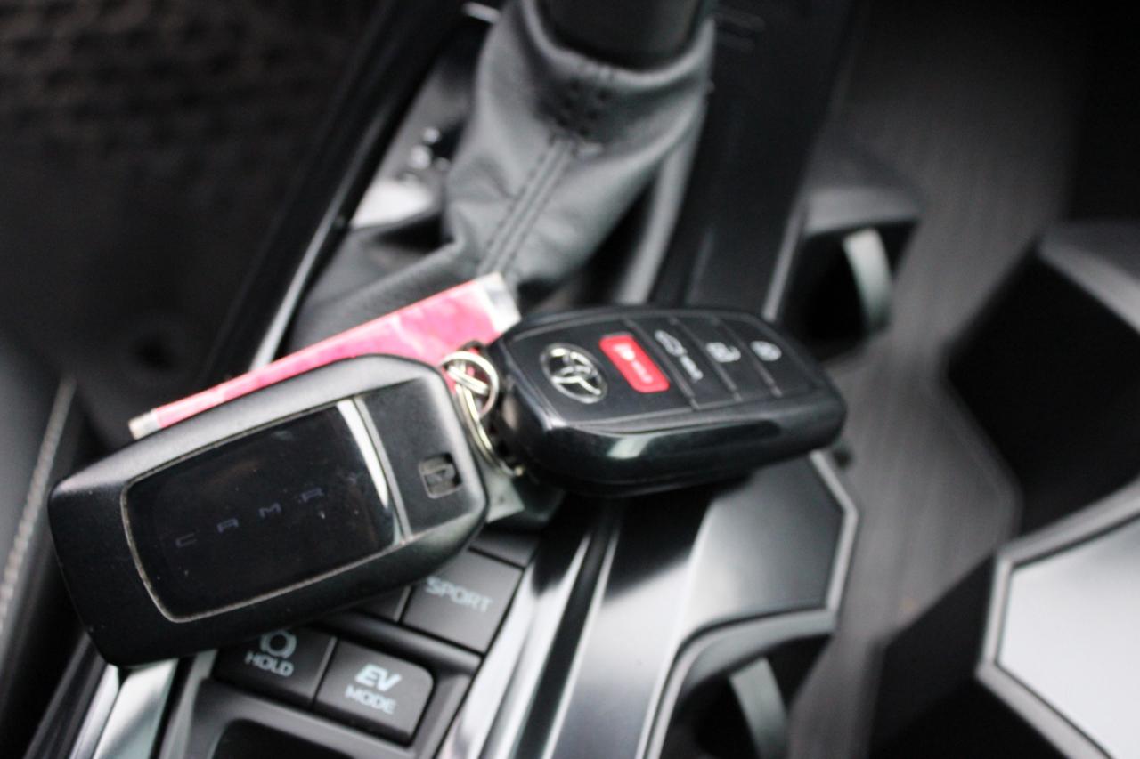 2025 Toyota Camry Hybrid SE Upgrade Hybrid 2.5L No Accident Clean Carfax Photo