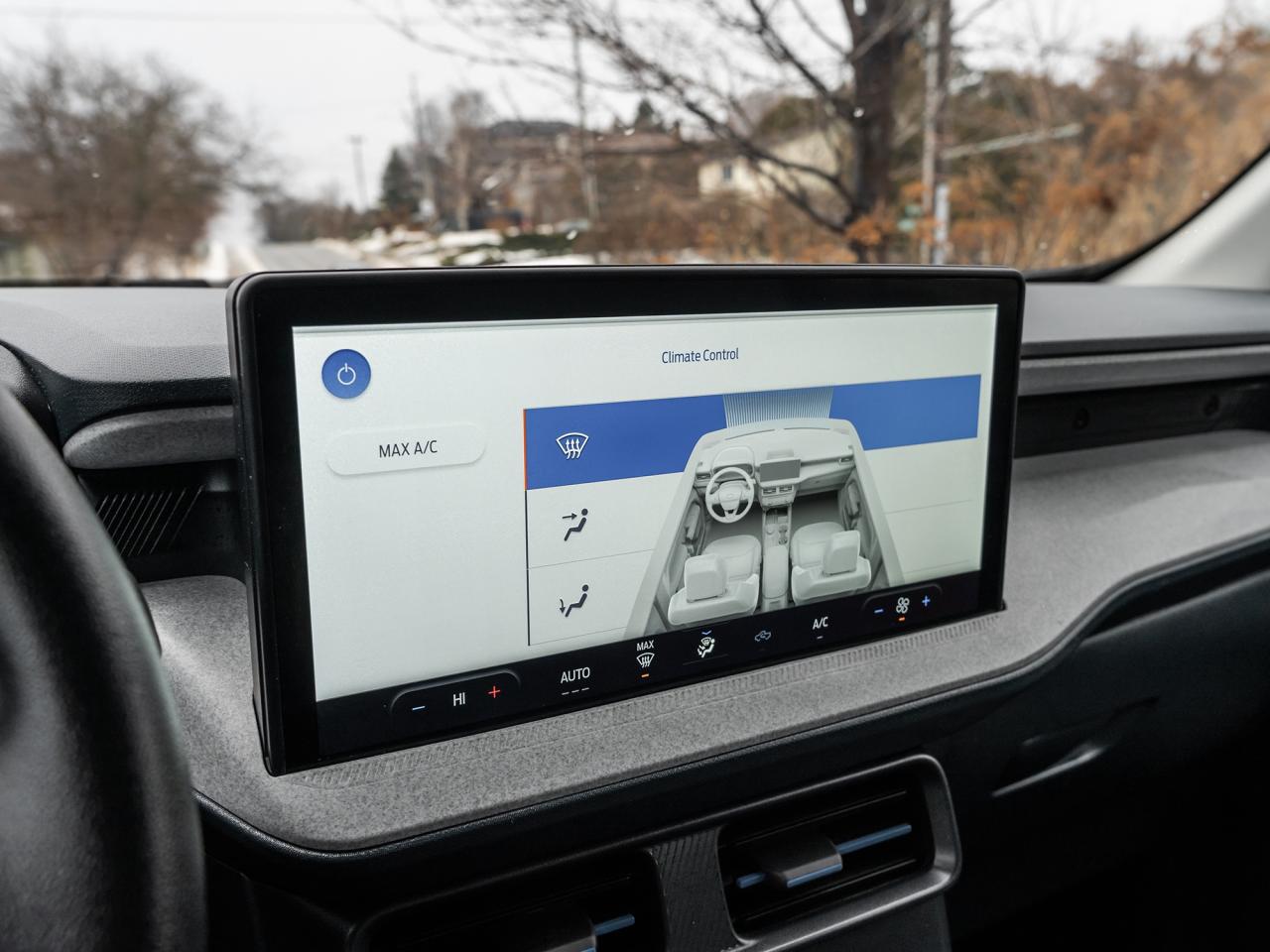 2025 Ford Maverick XLT AWD SuperCrew   2SETS OF TIRES  ONE OWNER Photo