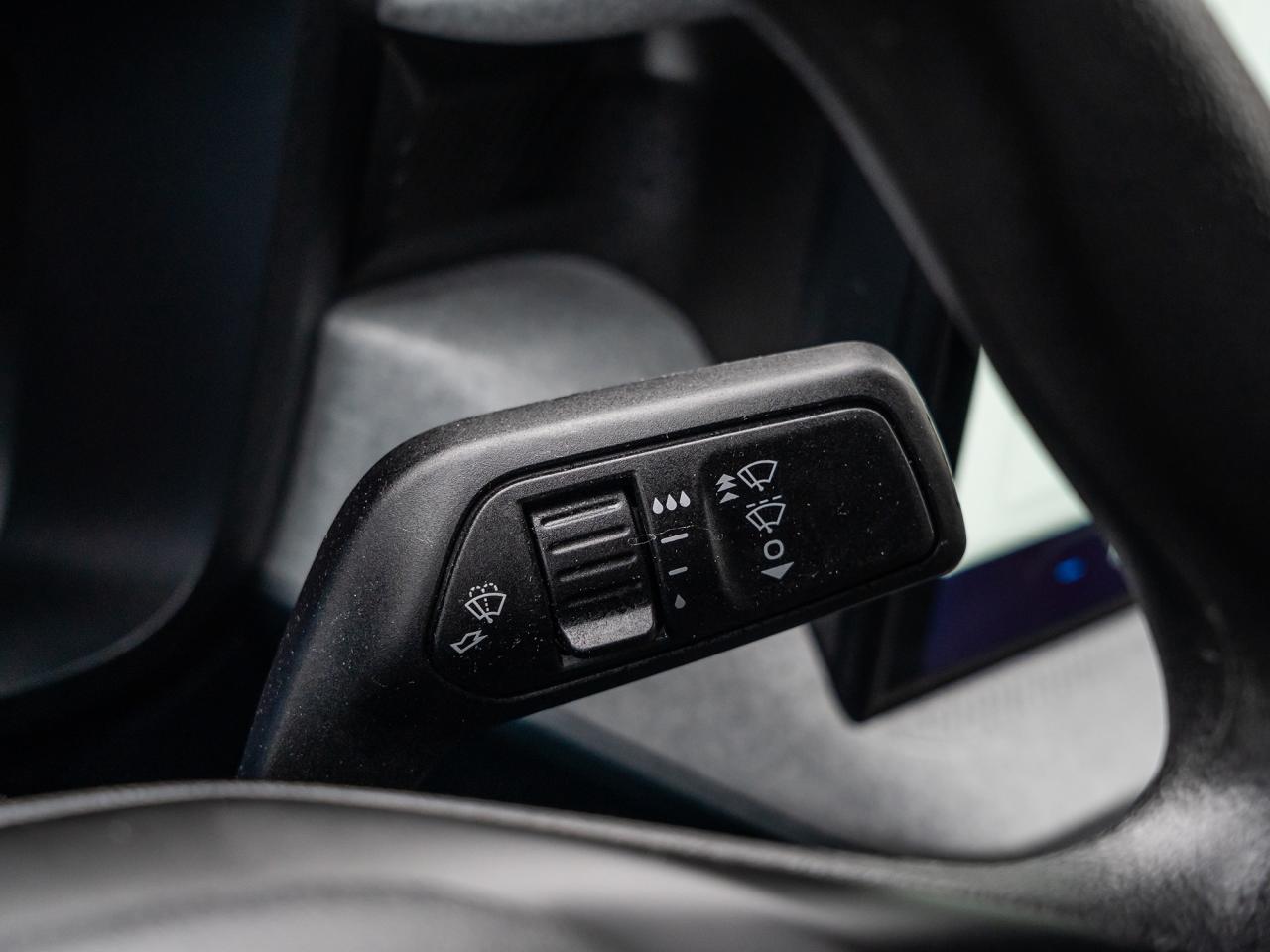 2025 Ford Maverick XLT AWD SuperCrew   2SETS OF TIRES  ONE OWNER Photo