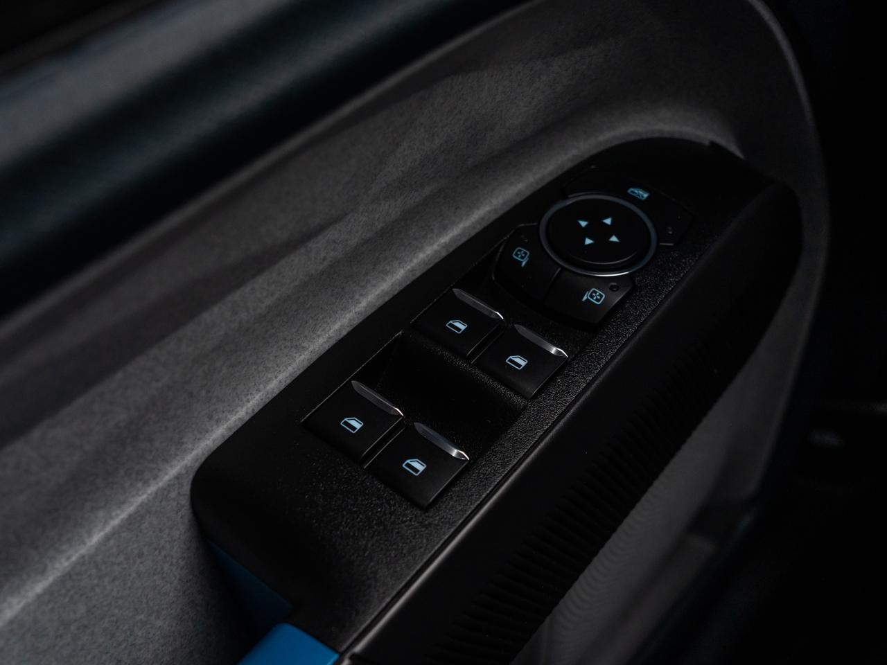 2025 Ford Maverick XLT AWD SuperCrew   2SETS OF TIRES  ONE OWNER Photo