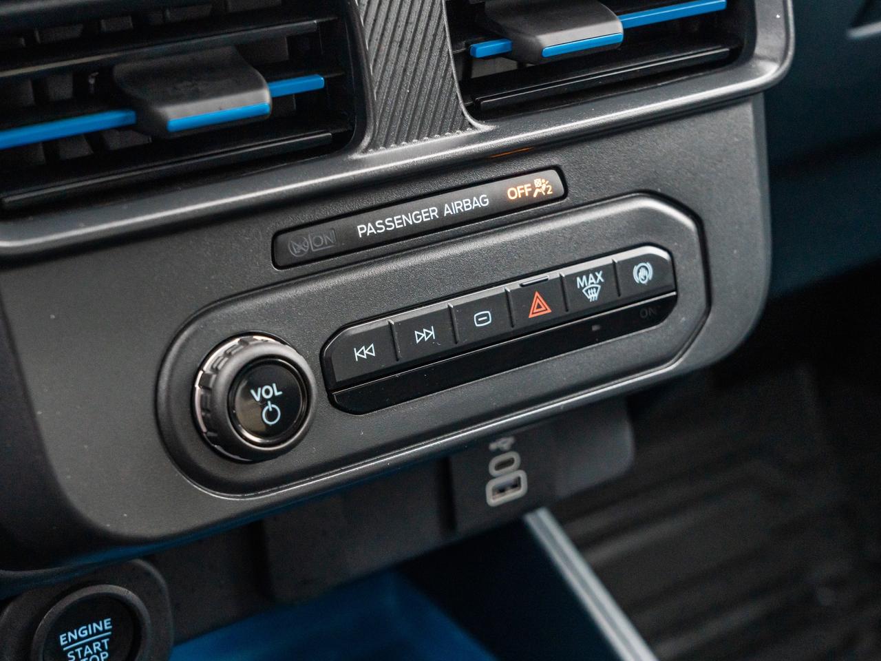 2025 Ford Maverick XLT AWD SuperCrew   2SETS OF TIRES  ONE OWNER Photo