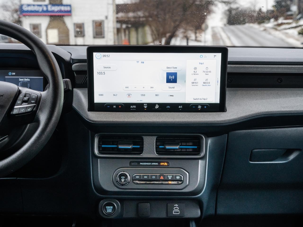 2025 Ford Maverick XLT AWD SuperCrew   2SETS OF TIRES  ONE OWNER Photo