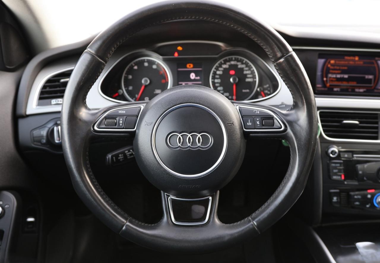 2013 Audi A4 6S MAN-AWD/LEATHER/SUNROOF/H SEATS/P SEAT/BLUETOOT Photo