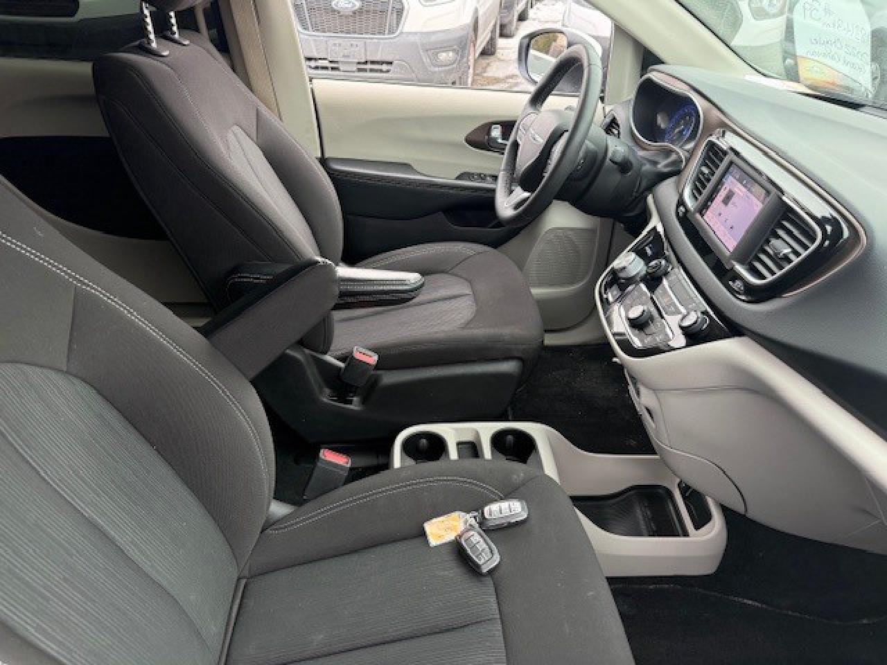 2022 Chrysler Grand Caravan SXT 2WD Photo