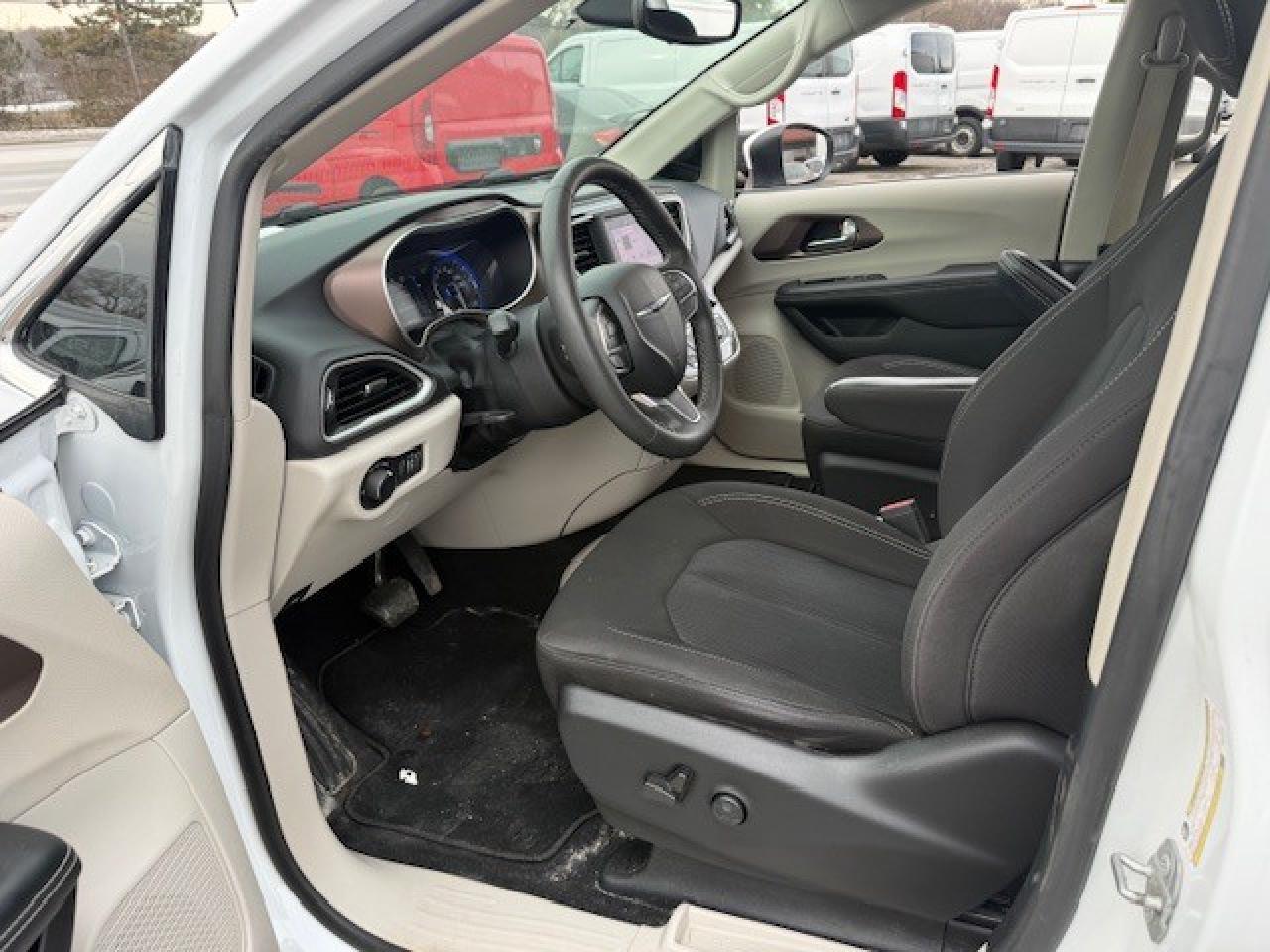 2022 Chrysler Grand Caravan SXT 2WD Photo