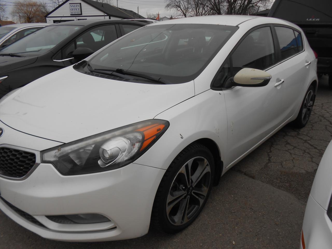 2014 Kia Forte 5-Door 5dr HB Auto EX SAFETY INCLUDED Photo0