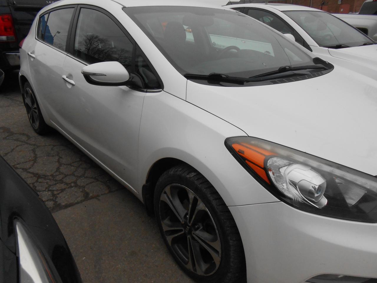 2014 Kia Forte 5-Door 5dr HB Auto EX SAFETY INCLUDED Photo