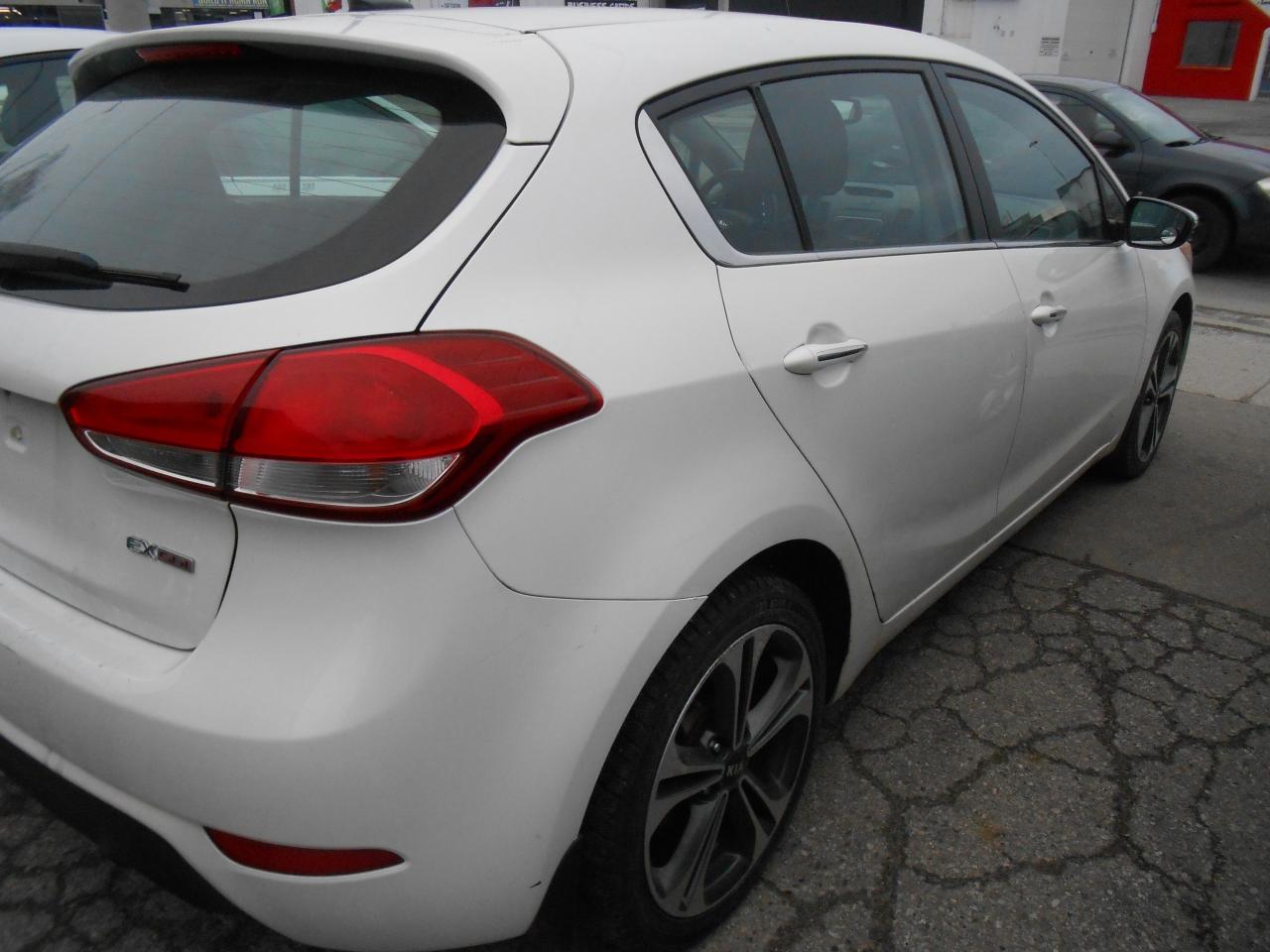 2014 Kia Forte 5-Door 5dr HB Auto EX SAFETY INCLUDED Photo