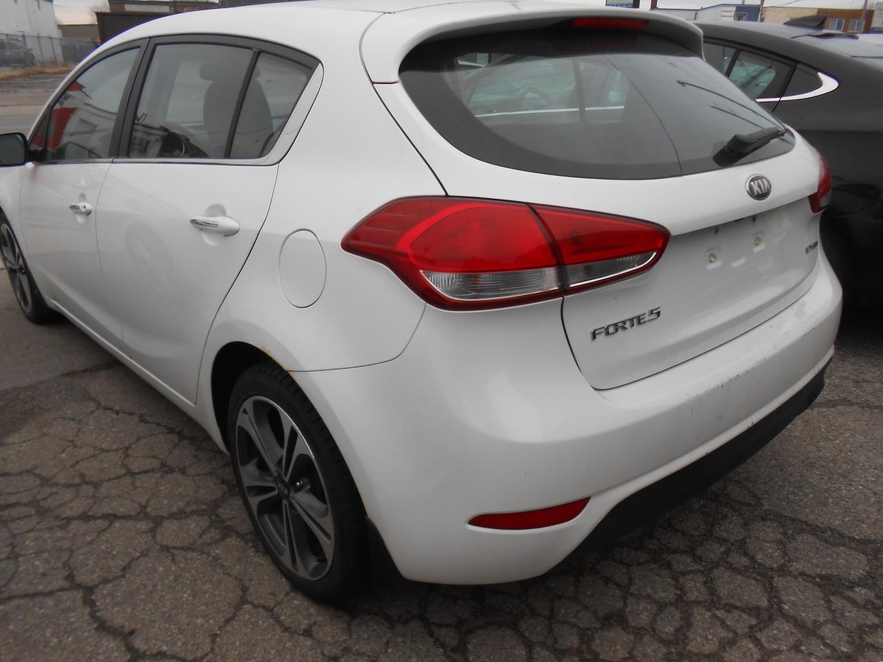 2014 Kia Forte 5-Door 5dr HB Auto EX SAFETY INCLUDED Photo4