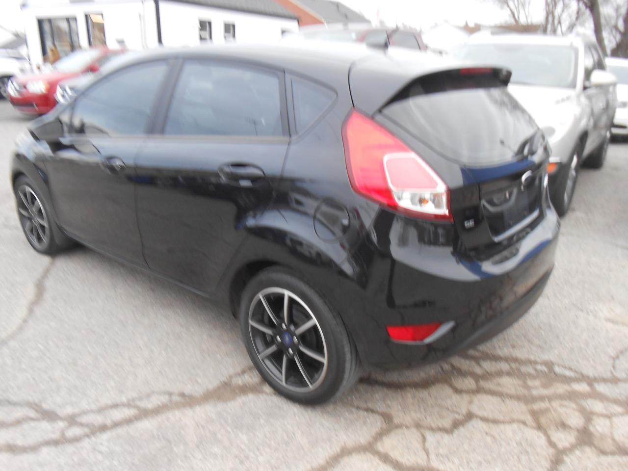 2015 Ford Fiesta 5dr HB SE Photo4