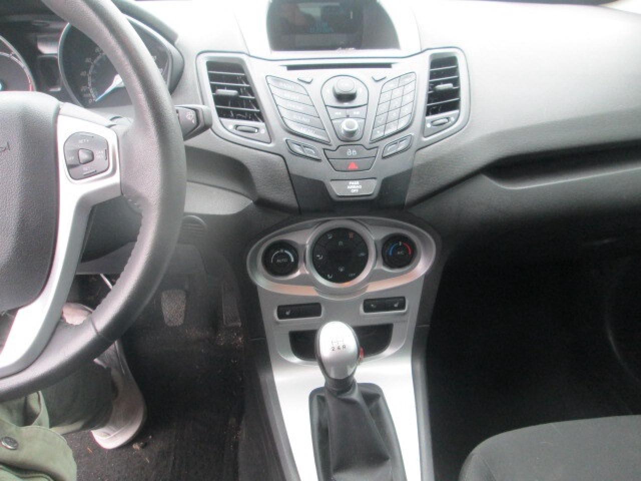 2015 Ford Fiesta 5dr HB SE Photo