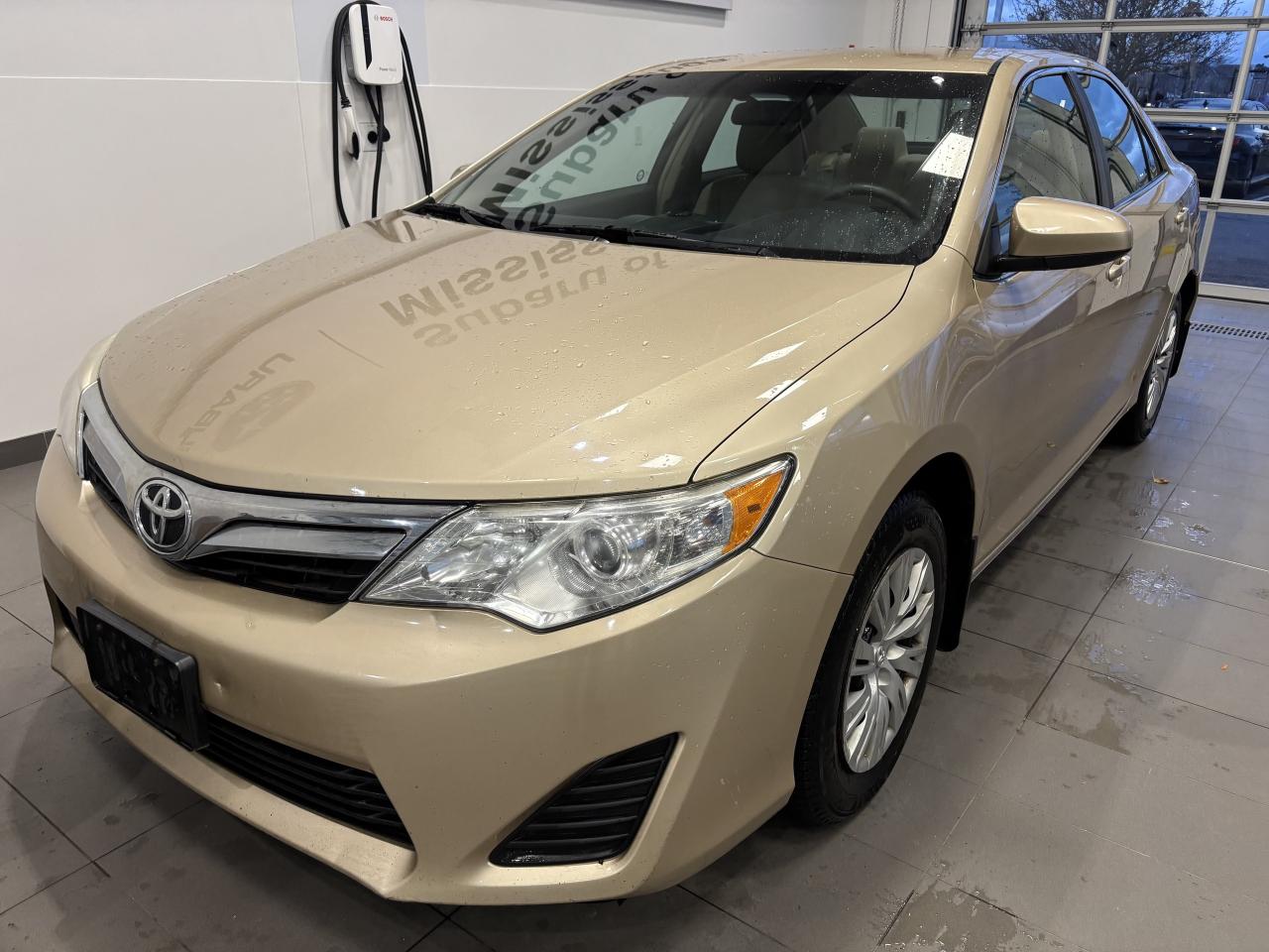 2012 Toyota Camry LE  2 SETS OF TIRES/RIMS   CLEAN CARFAX  SOLD ASIS Photo2