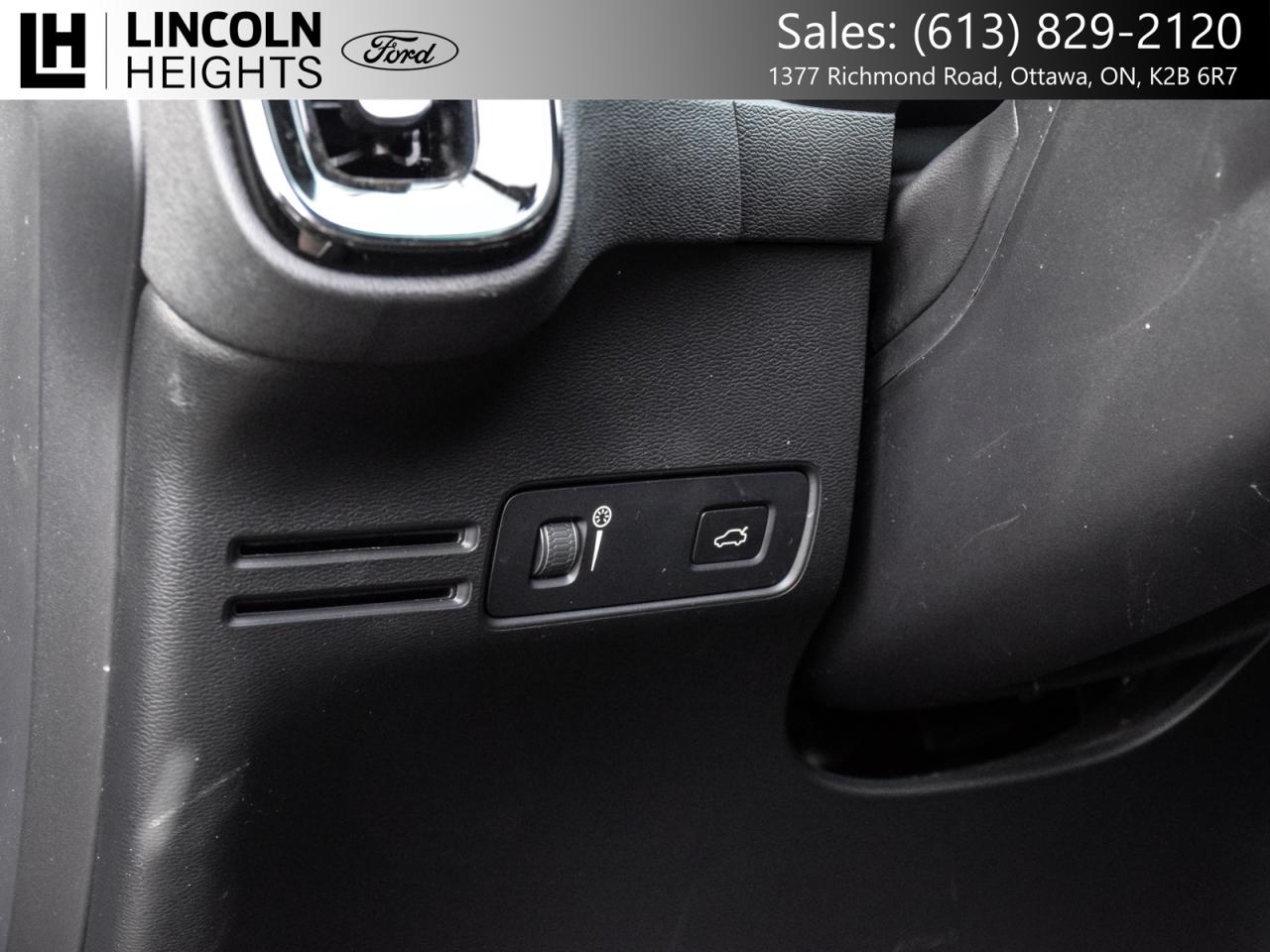 2022 Volvo XC40 Recharge Pure Electric  Photo