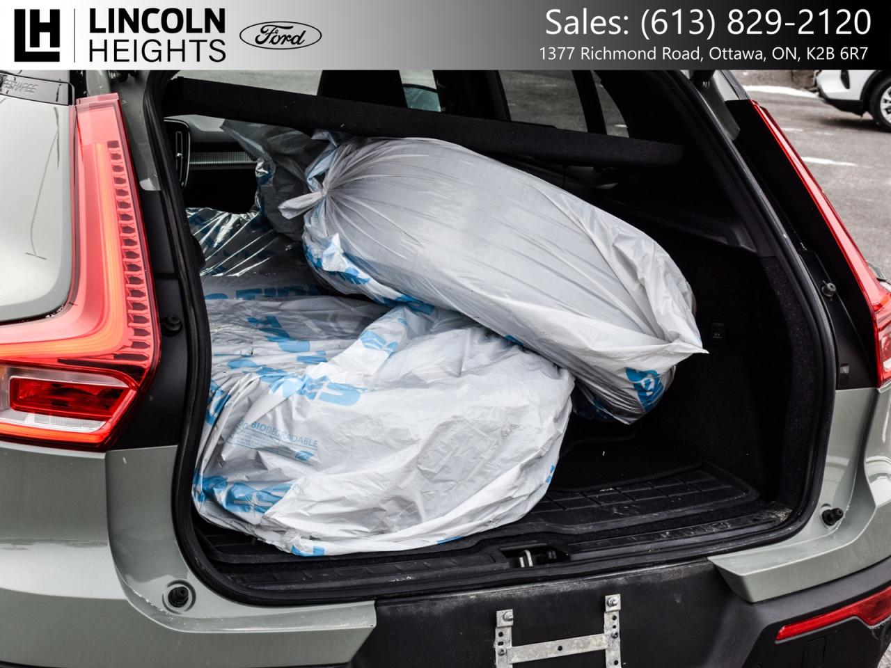 2022 Volvo XC40 Recharge Pure Electric  Photo