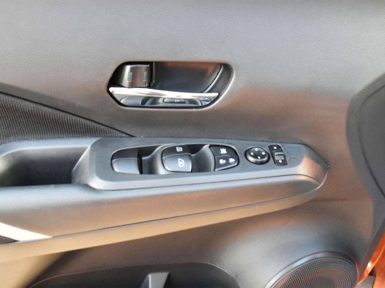 2024 Nissan Kicks SV FWD, APPLE CARPLAY, REMOTE START Photo