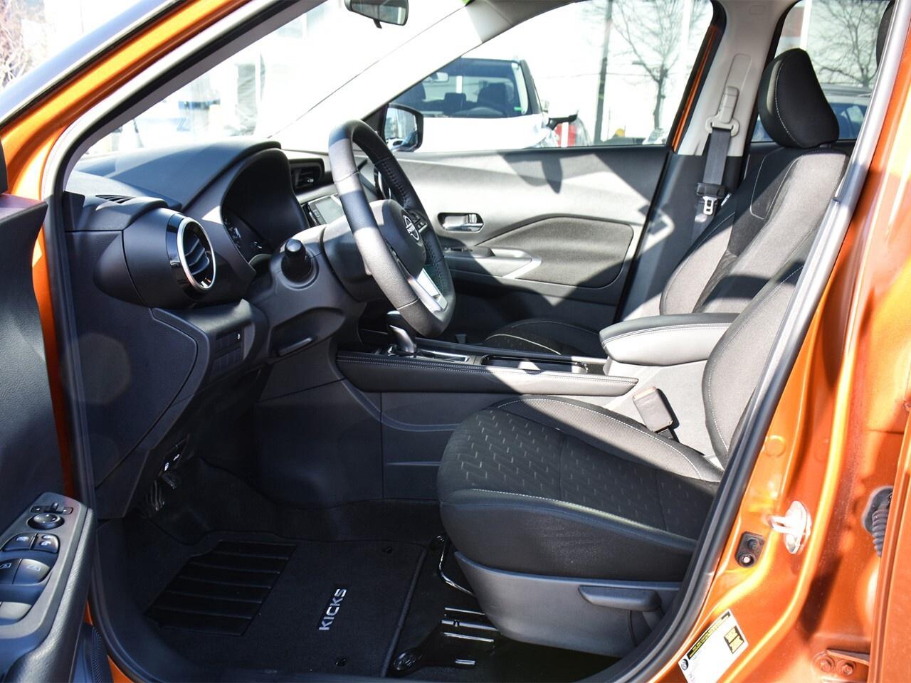 2024 Nissan Kicks SV FWD, APPLE CARPLAY, REMOTE START Photo