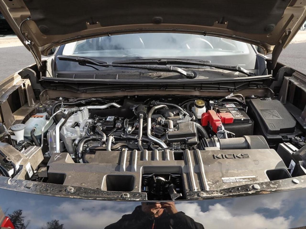 2025 Nissan Kicks SV Premium   AWD   Pano Moonroof   Heated Steering Photo