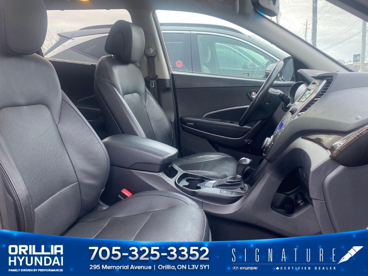 2015 Hyundai Santa Fe XL AWD 4dr 3.3L Auto Luxury Photo