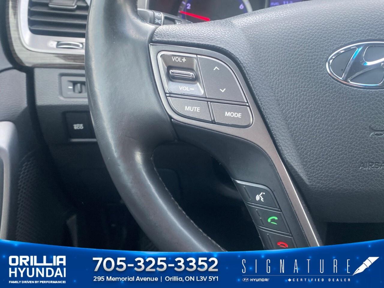 2015 Hyundai Santa Fe XL AWD 4dr 3.3L Auto Luxury Photo