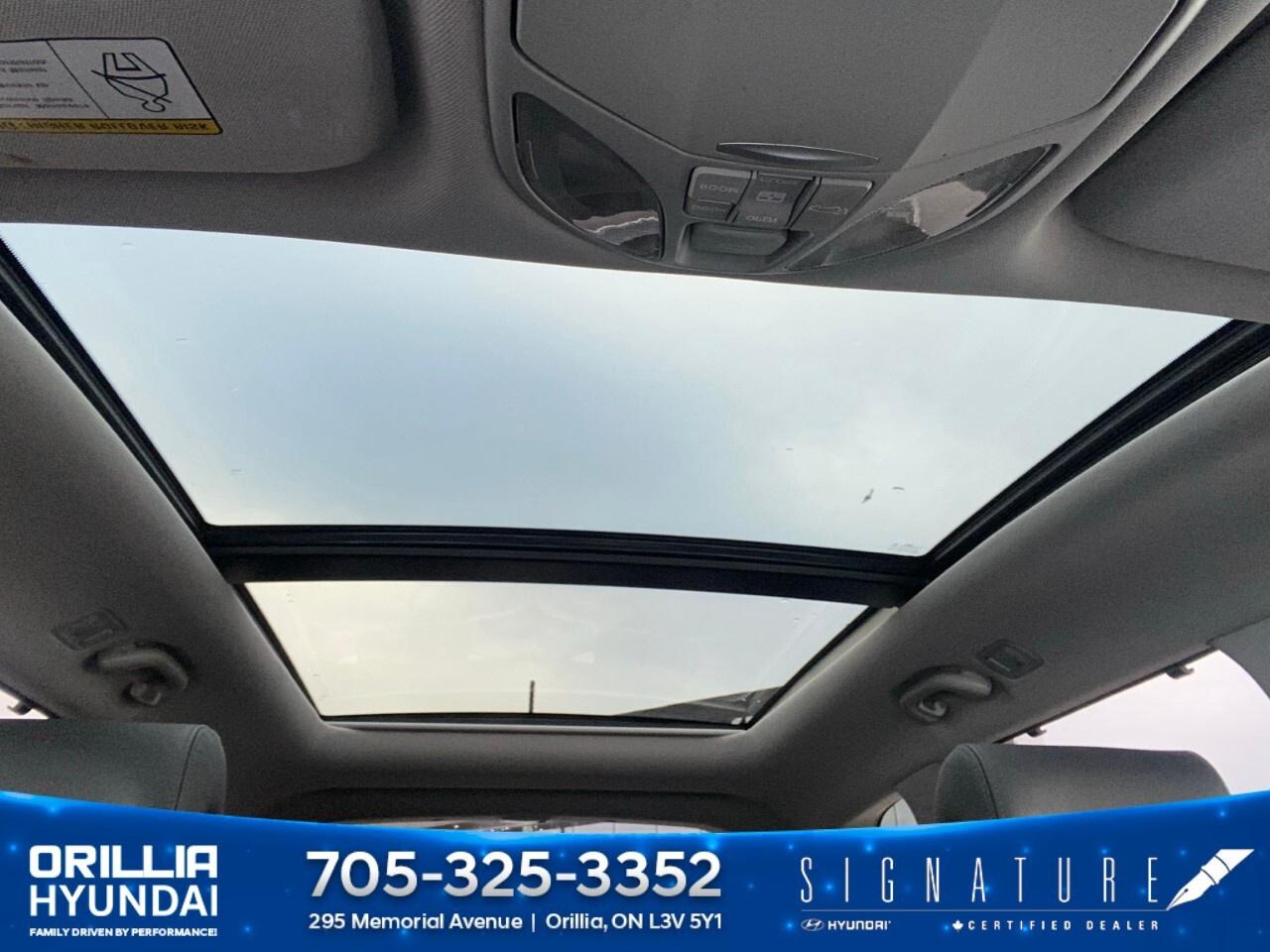 2015 Hyundai Santa Fe XL AWD 4dr 3.3L Auto Luxury Photo