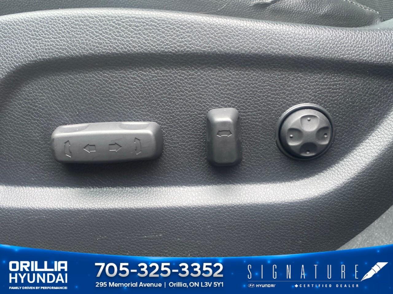 2015 Hyundai Santa Fe XL AWD 4dr 3.3L Auto Luxury Photo