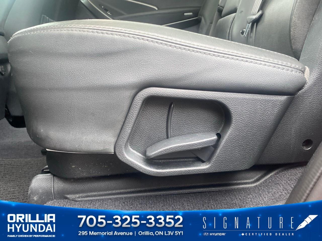 2015 Hyundai Santa Fe XL AWD 4dr 3.3L Auto Luxury Photo