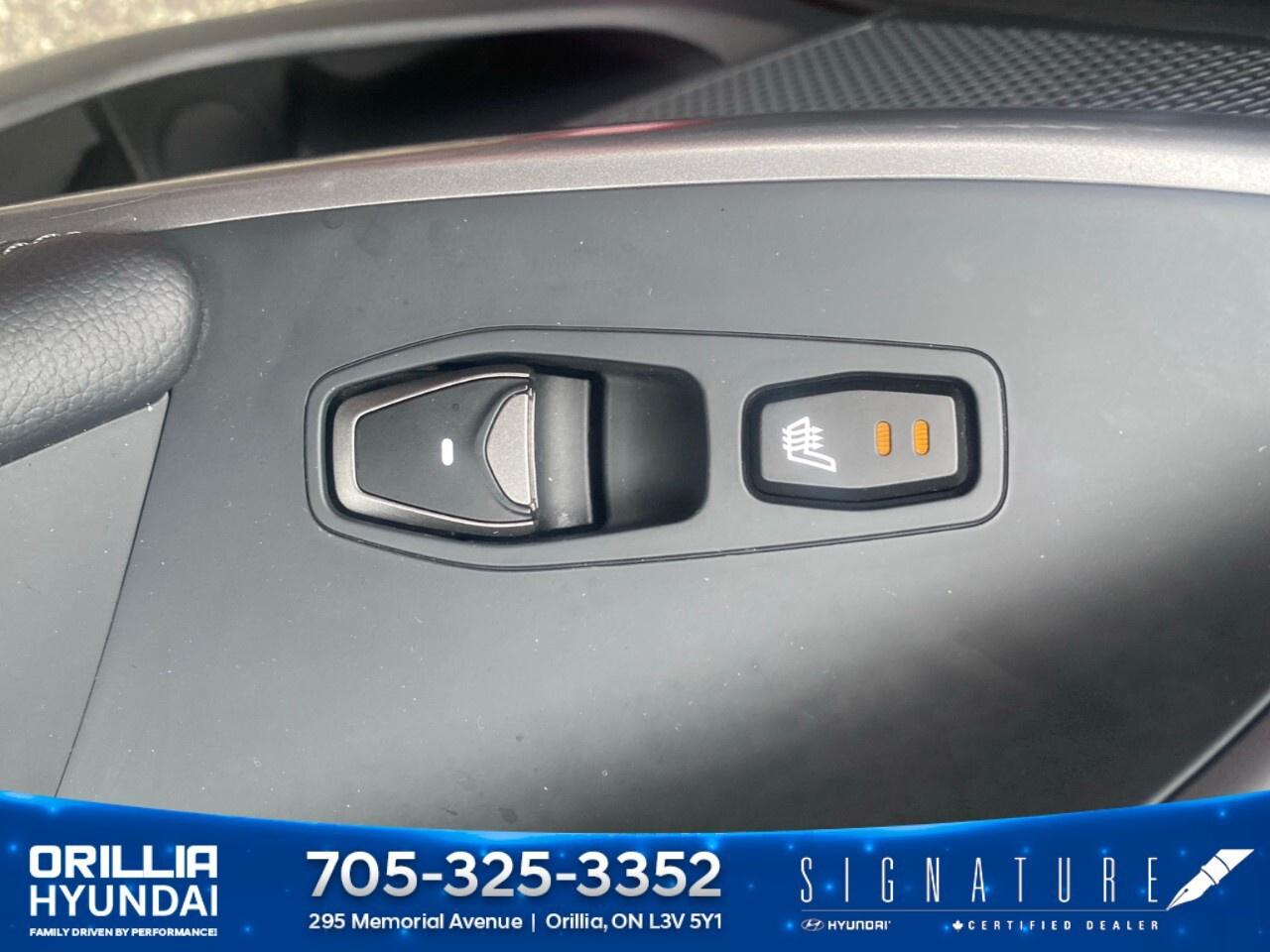 2015 Hyundai Santa Fe XL AWD 4dr 3.3L Auto Luxury Photo