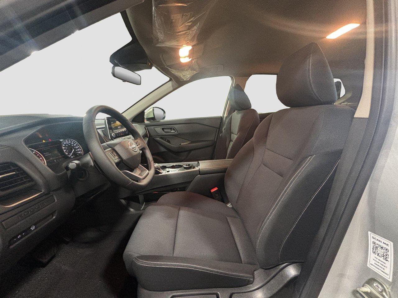 2025 Nissan Rogue S HEATED SEATS   HEATED STEERING   REMOTE START Photo
