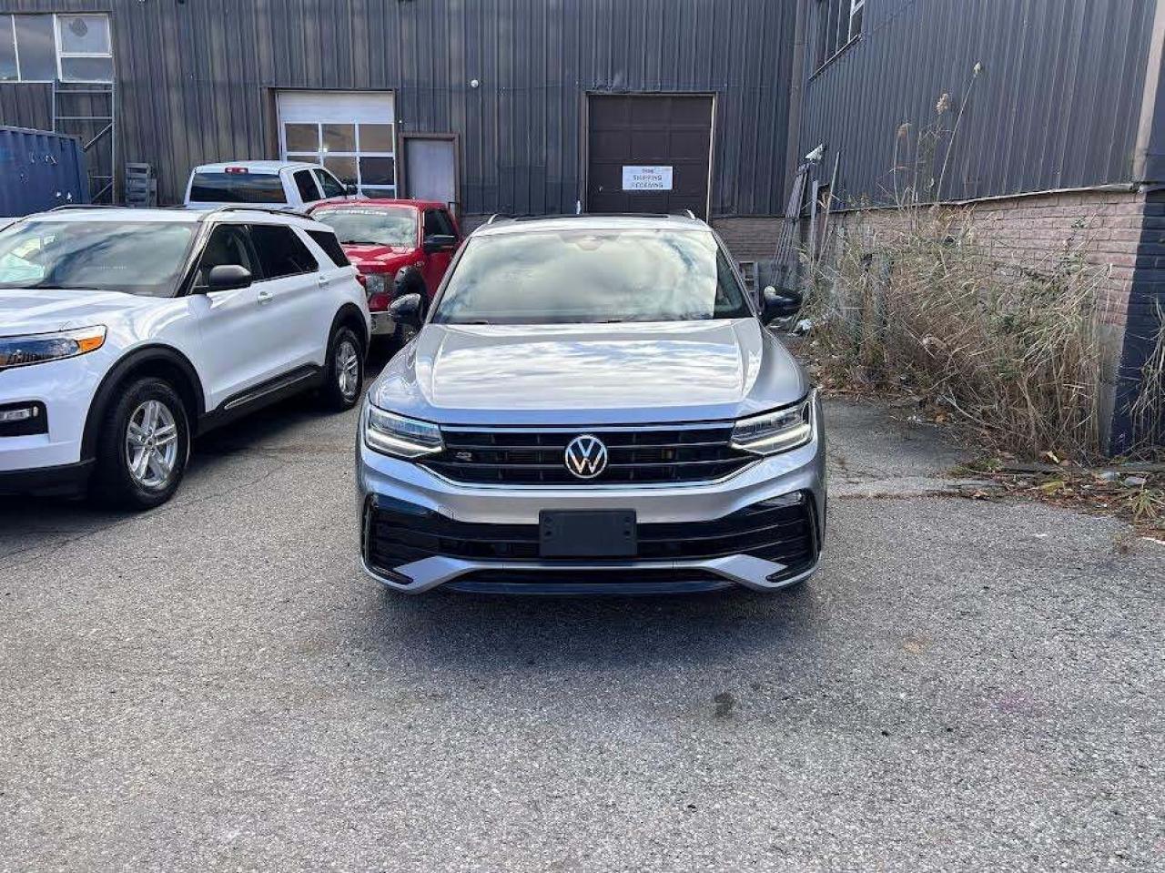2023 Volkswagen Tiguan R-Line Black Edition 4MOTION/Leather/Sunroof/NAVI/ Photo