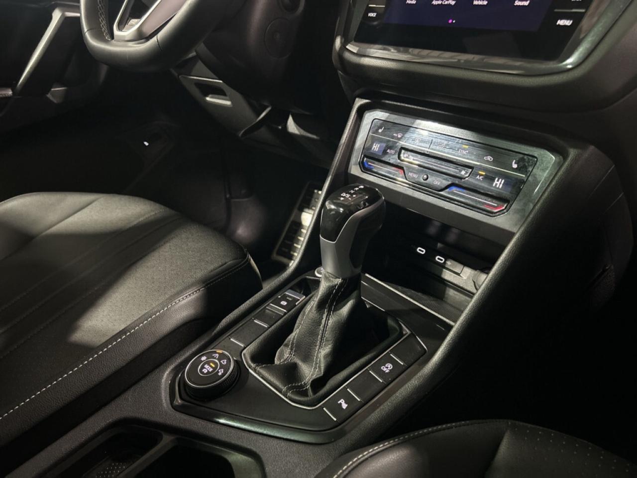 2023 Volkswagen Tiguan R-Line Black Edition 4MOTION/Leather/Sunroof/NAVI/ Photo