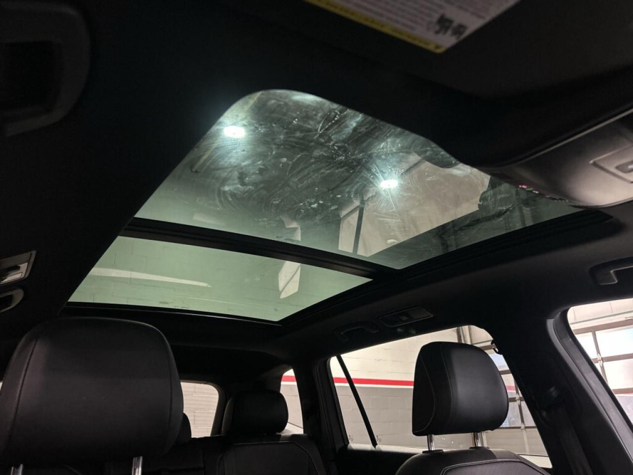 2023 Volkswagen Tiguan R-Line Black Edition 4MOTION/Leather/Sunroof/NAVI/ Photo