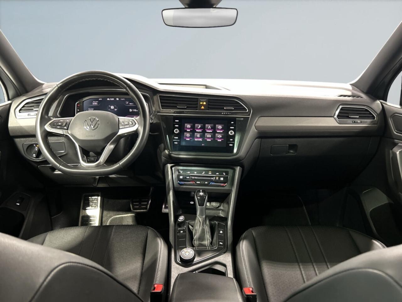 2023 Volkswagen Tiguan R-Line Black Edition 4MOTION/Leather/Sunroof/NAVI/ Photo