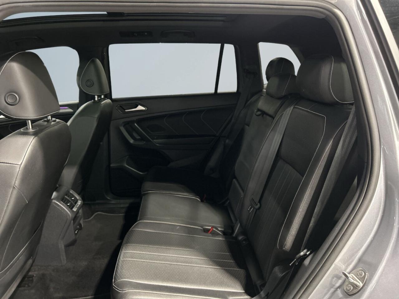 2023 Volkswagen Tiguan R-Line Black Edition 4MOTION/Leather/Sunroof/NAVI/ Photo