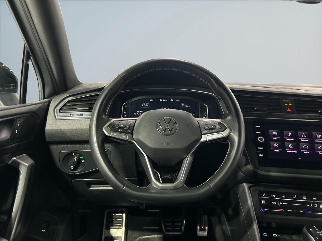 2023 Volkswagen Tiguan R-Line Black Edition 4MOTION/Leather/Sunroof/NAVI/ Photo