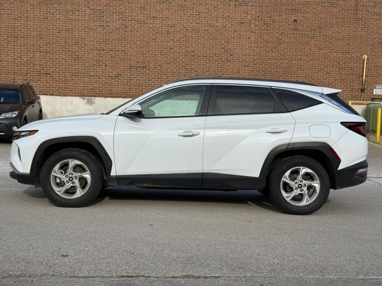 2022 Hyundai Tucson Preferred AWD/Lane Assist/ Blind Spot Assist/Remot Photo2